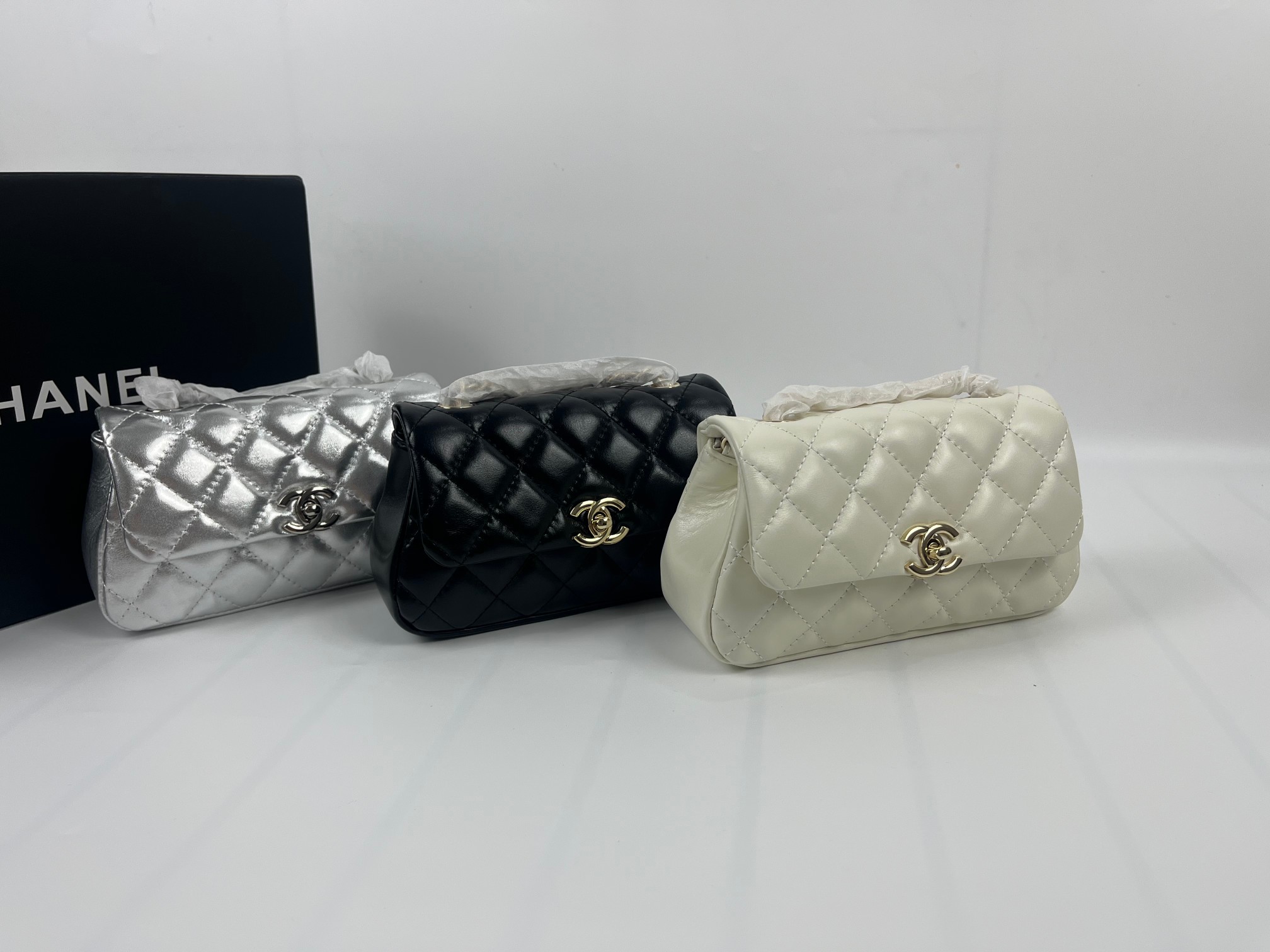 CHANEL 25S Flap Phone Bag Medium